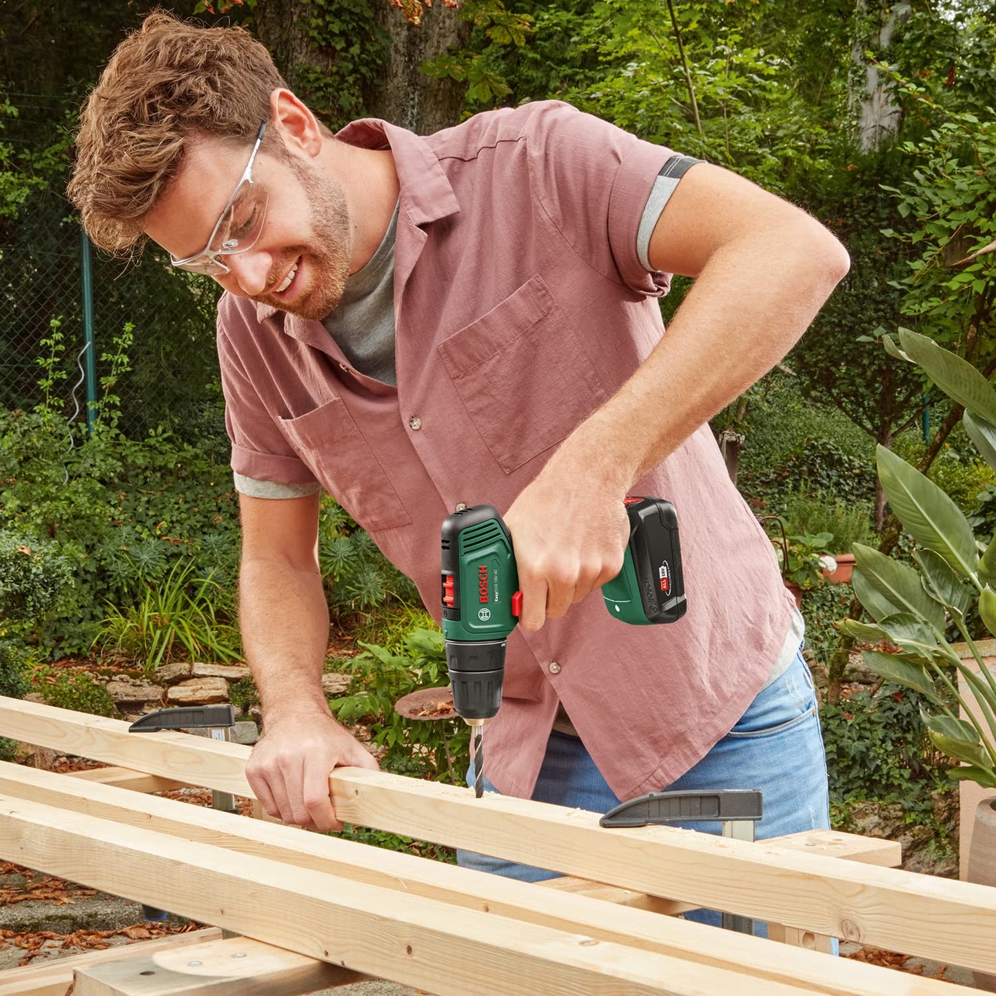 Bosch EasyDrill 18V-40 Akkuschrauber mit 2-Gang-Getriebe, 20 Drehmomentstufen und Ladegerät